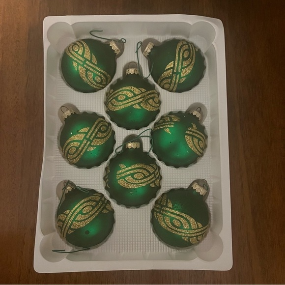 Vintage Victoria collection  emerald green Christmas bulbs. 1995 - Picture 5 of 9